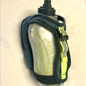 Nathan Handheld Waterbottle - 18 fl oz